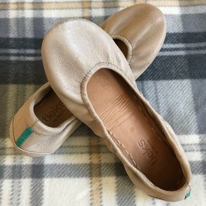Feather Grey Tieks Sz 6